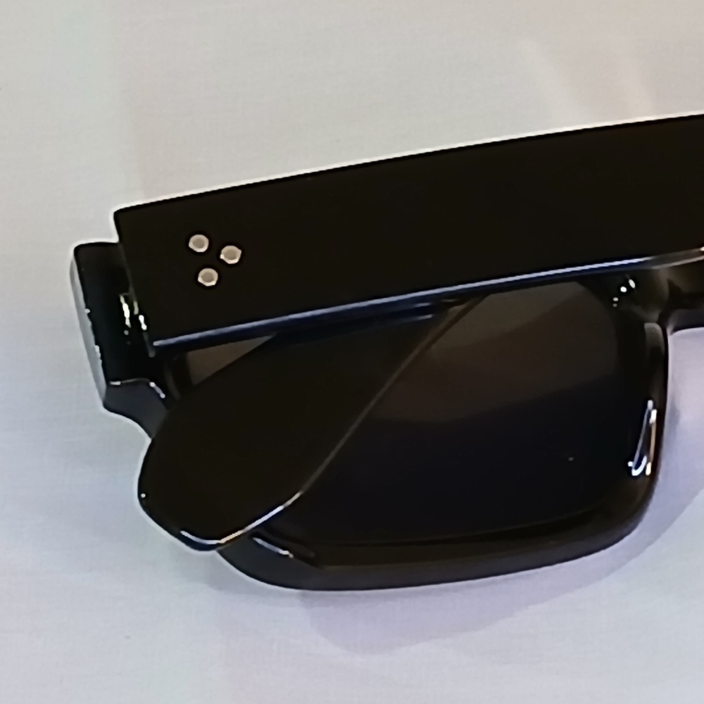 Chic Black Rectangular Sunglasses - image 3